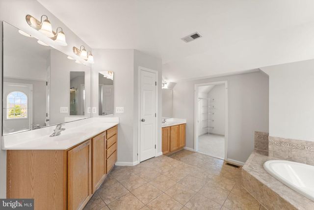 32 HOUSER DR, Lovettsville, VA 20180