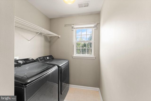 32 HOUSER DR, Lovettsville, VA 20180