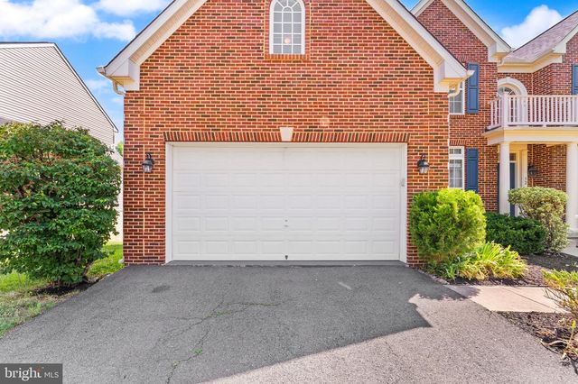 32 HOUSER DR, Lovettsville, VA 20180