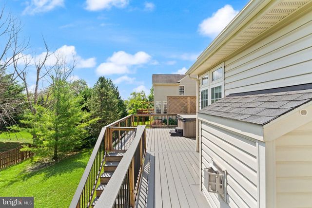 32 HOUSER DR, Lovettsville, VA 20180