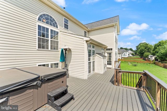 32 HOUSER DR, Lovettsville, VA 20180