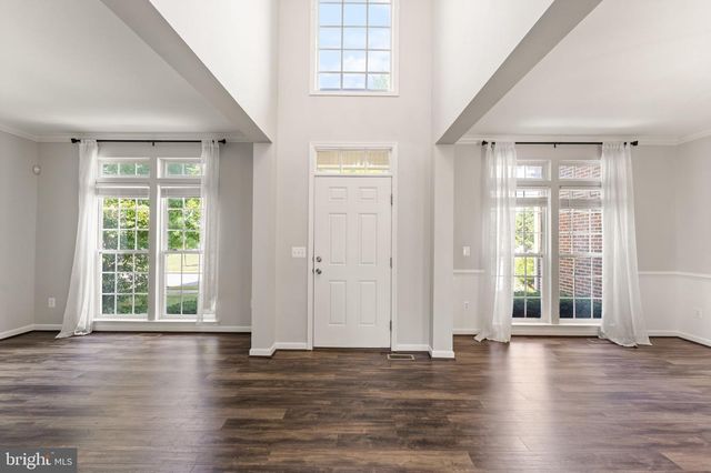 32 HOUSER DR, Lovettsville, VA 20180