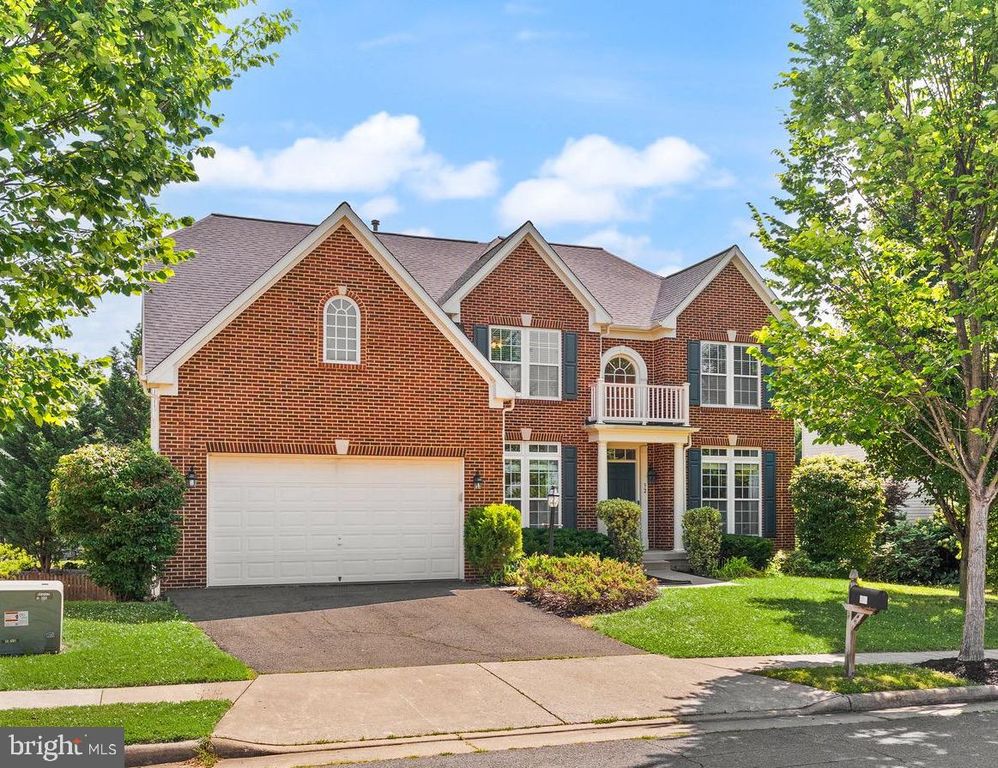 32 HOUSER DR, Lovettsville, VA 20180