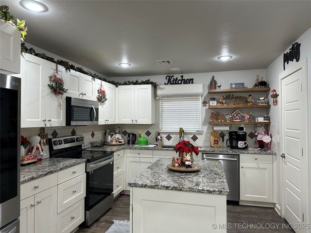 1812 Kendall Drive, Ardmore, OK 73401