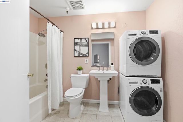 4053 Harlan St 114, Emeryville, CA 94608