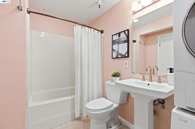 4053 Harlan St 114, Emeryville, CA 94608