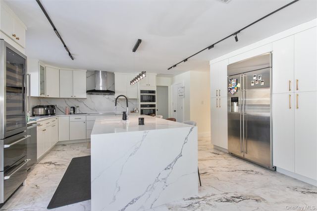 45 Carriage Court, Muttontown, NY 11791