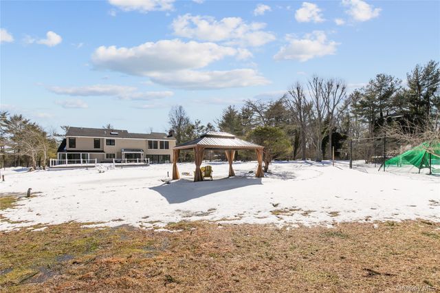 45 Carriage Court, Muttontown, NY 11791