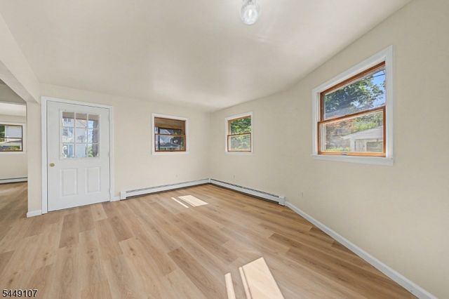 10 High St, Andover Boro, NJ 07821