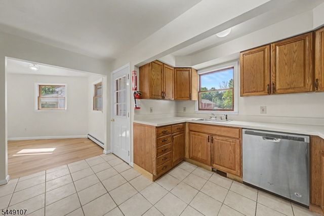 10 High St, Andover Boro, NJ 07821