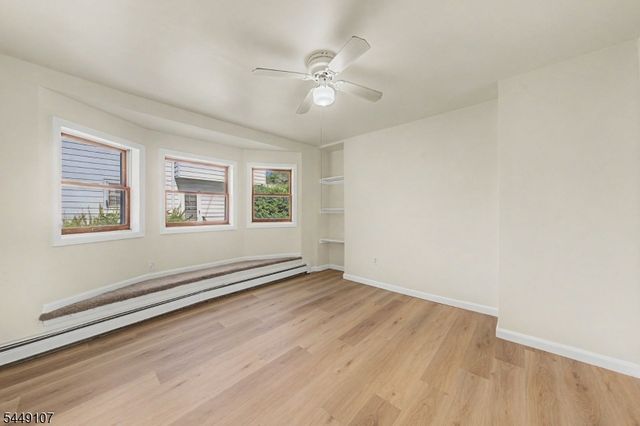 10 High St, Andover Boro, NJ 07821