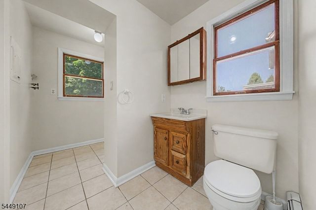 10 High St, Andover Boro, NJ 07821