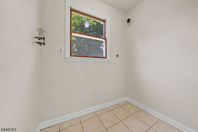 10 High St, Andover Boro, NJ 07821