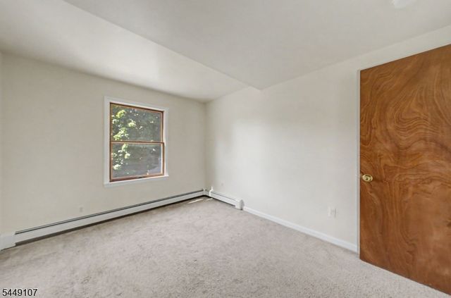 10 High St, Andover Boro, NJ 07821