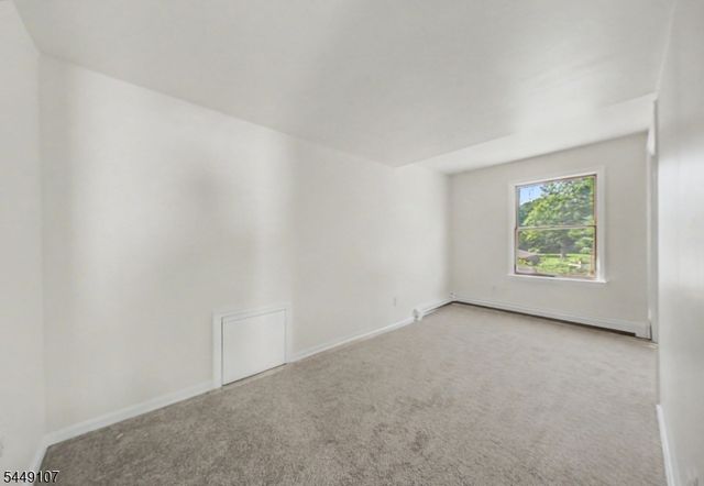 10 High St, Andover Boro, NJ 07821