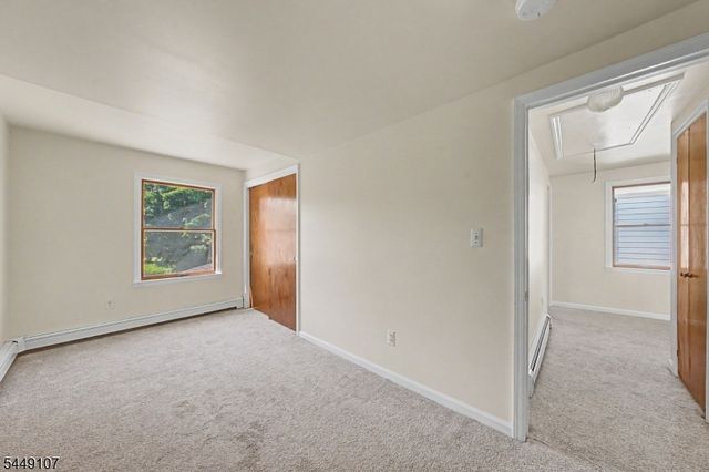 10 High St, Andover Boro, NJ 07821