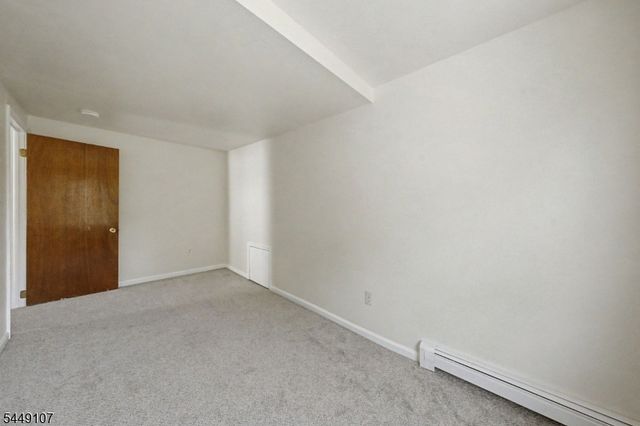 10 High St, Andover Boro, NJ 07821