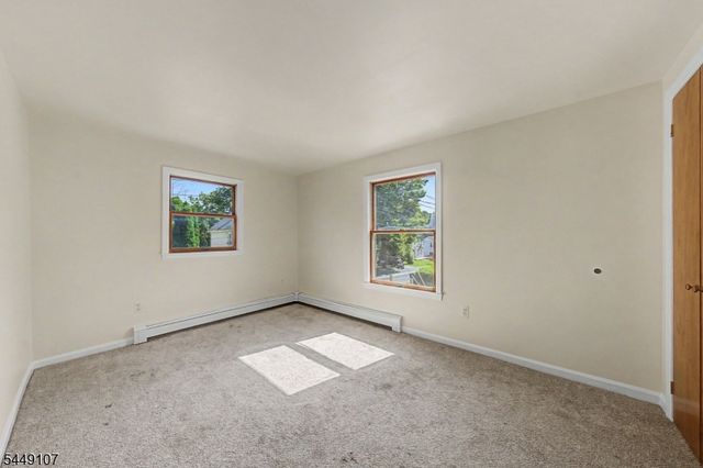 10 High St, Andover Boro, NJ 07821