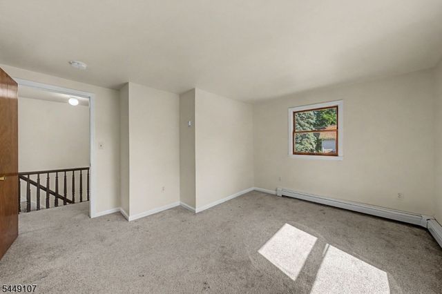 10 High St, Andover Boro, NJ 07821