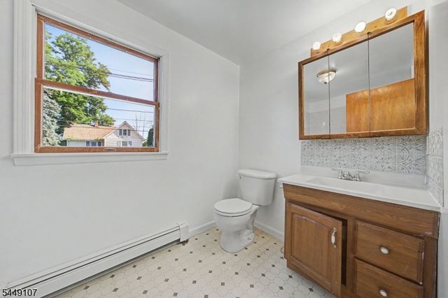 10 High St, Andover Boro, NJ 07821
