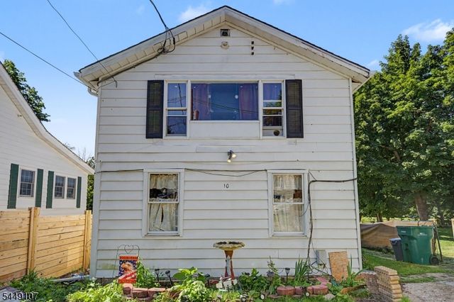 10 High St, Andover Boro, NJ 07821