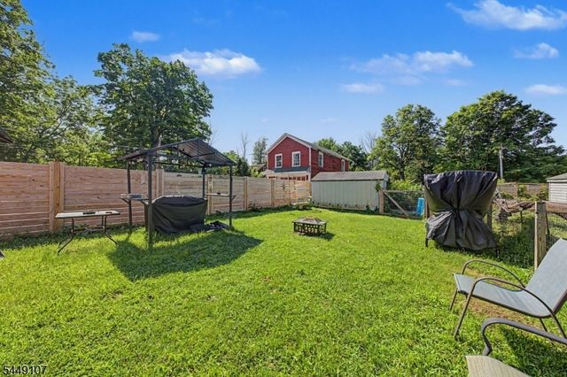 10 High St, Andover Boro, NJ 07821