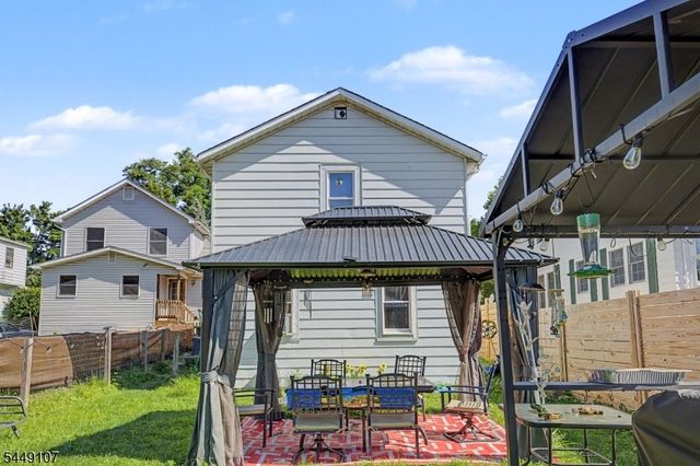 10 High St, Andover Boro, NJ 07821
