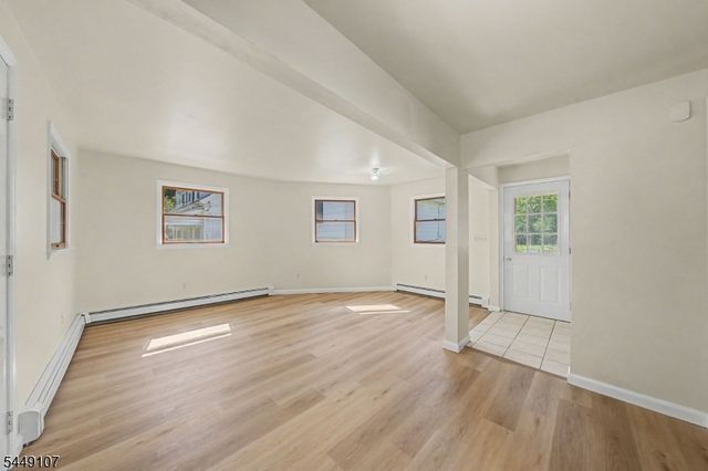 10 High St, Andover Boro, NJ 07821