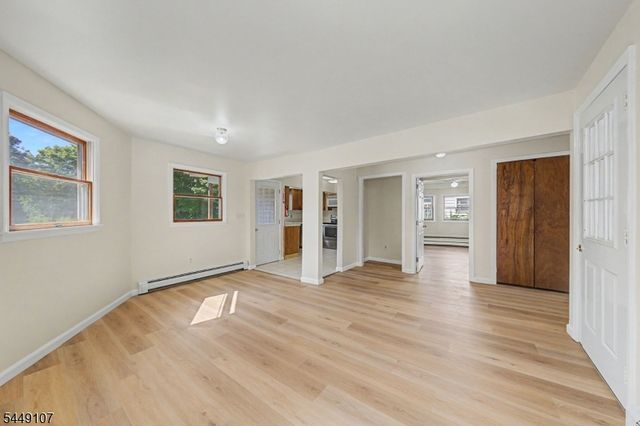 10 High St, Andover Boro, NJ 07821