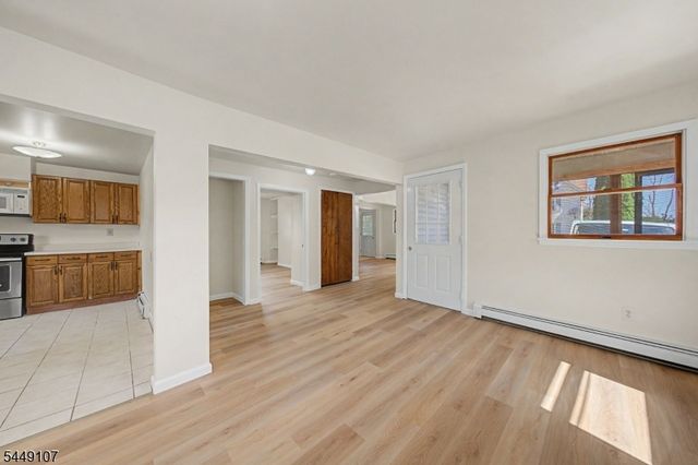 10 High St, Andover Boro, NJ 07821