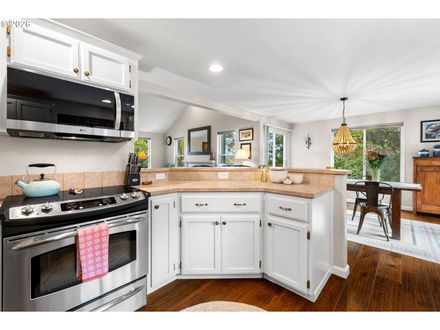 17800 Sw BRYAN Way, Beaverton, OR 97007
