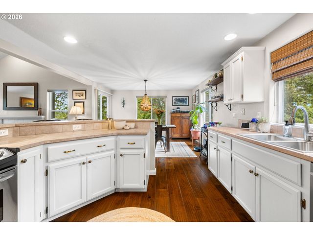 17800 Sw BRYAN Way, Beaverton, OR 97007