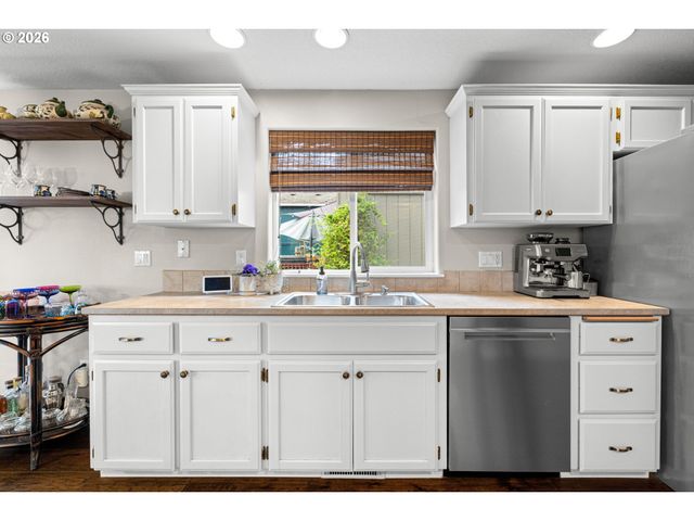 17800 Sw BRYAN Way, Beaverton, OR 97007