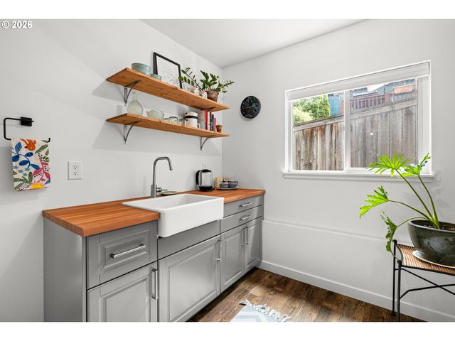 17800 Sw BRYAN Way, Beaverton, OR 97007