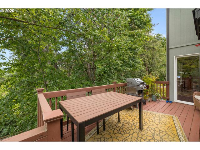 17800 Sw BRYAN Way, Beaverton, OR 97007