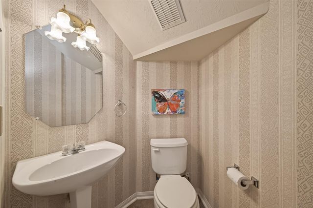 8831 Hedgestone Court, La Porte, TX 77571