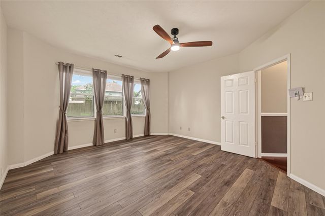 8831 Hedgestone Court, La Porte, TX 77571