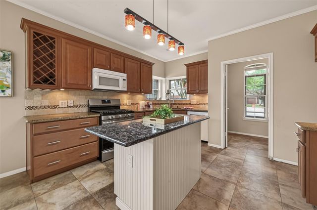 8831 Hedgestone Court, La Porte, TX 77571