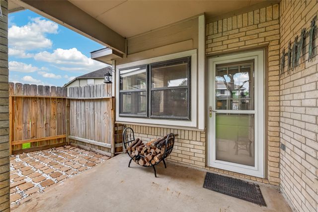 8831 Hedgestone Court, La Porte, TX 77571