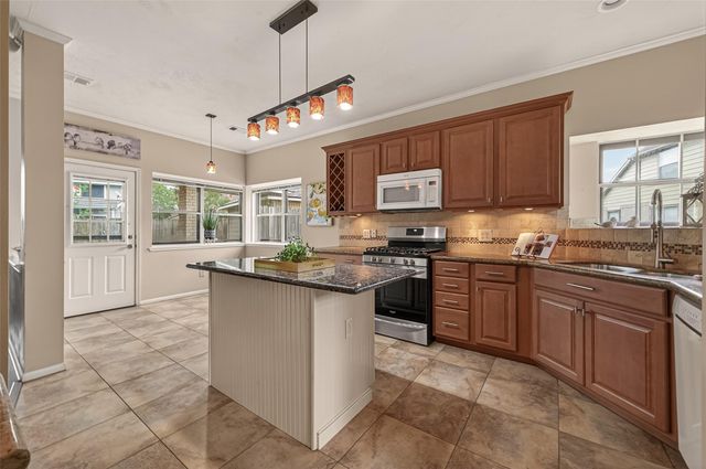 8831 Hedgestone Court, La Porte, TX 77571