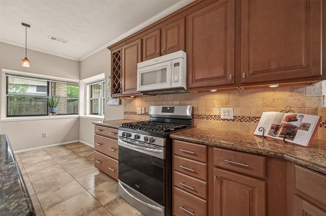 8831 Hedgestone Court, La Porte, TX 77571