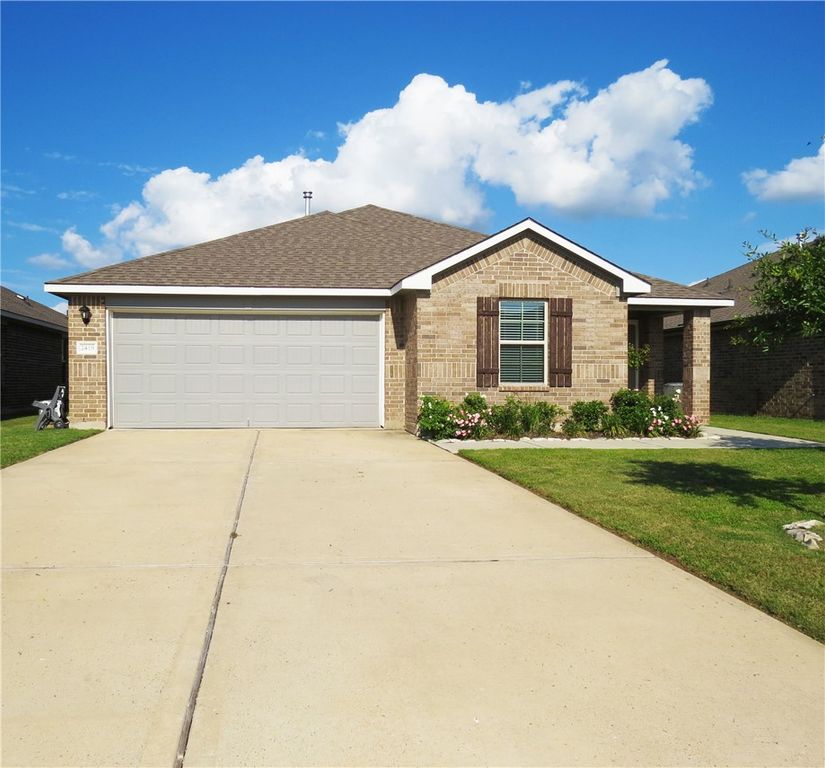 2419 Divot Lane, Navasota, TX 77868 — exterior