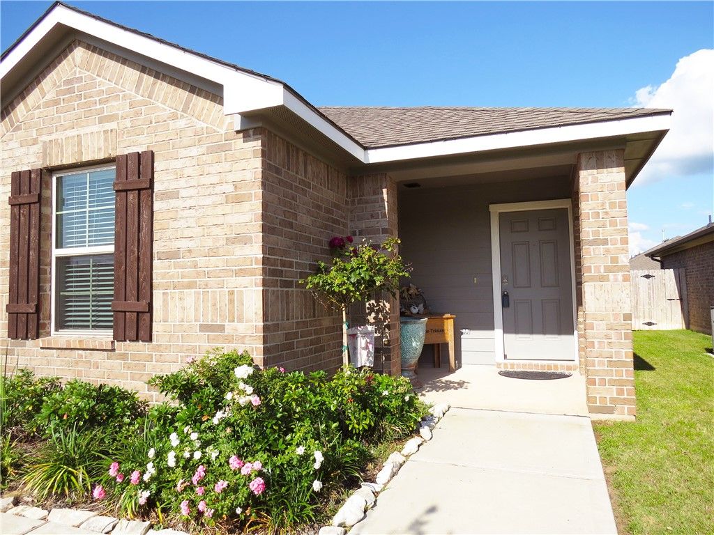 2419 Divot Lane, Navasota, TX 77868 — photo 2