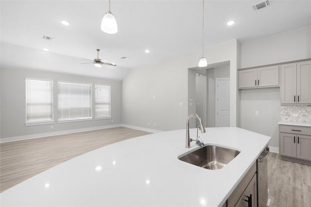 132 Sandrock TRL, Georgetown, TX 78633