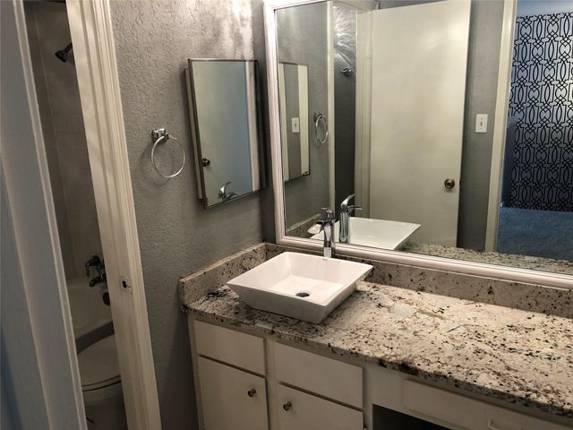 10615 Briar Forest Drive 107, Houston, TX 77042