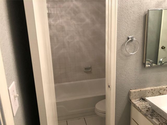10615 Briar Forest Drive 107, Houston, TX 77042