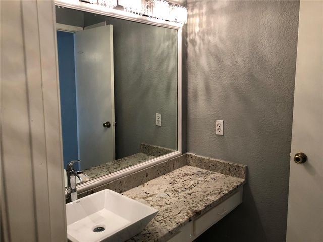 10615 Briar Forest Drive 107, Houston, TX 77042
