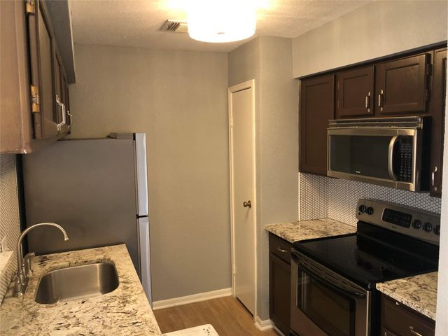 10615 Briar Forest Drive 107, Houston, TX 77042