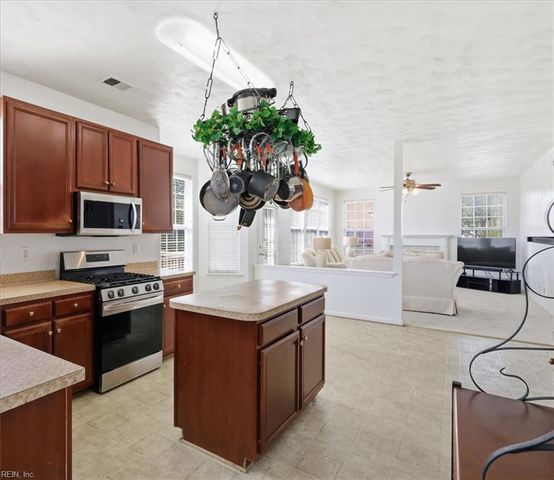 2226 Harton LN, Chesapeake, VA 23323