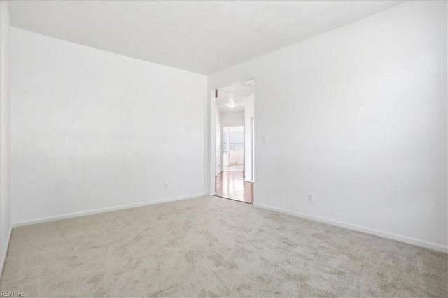 2226 Harton LN, Chesapeake, VA 23323